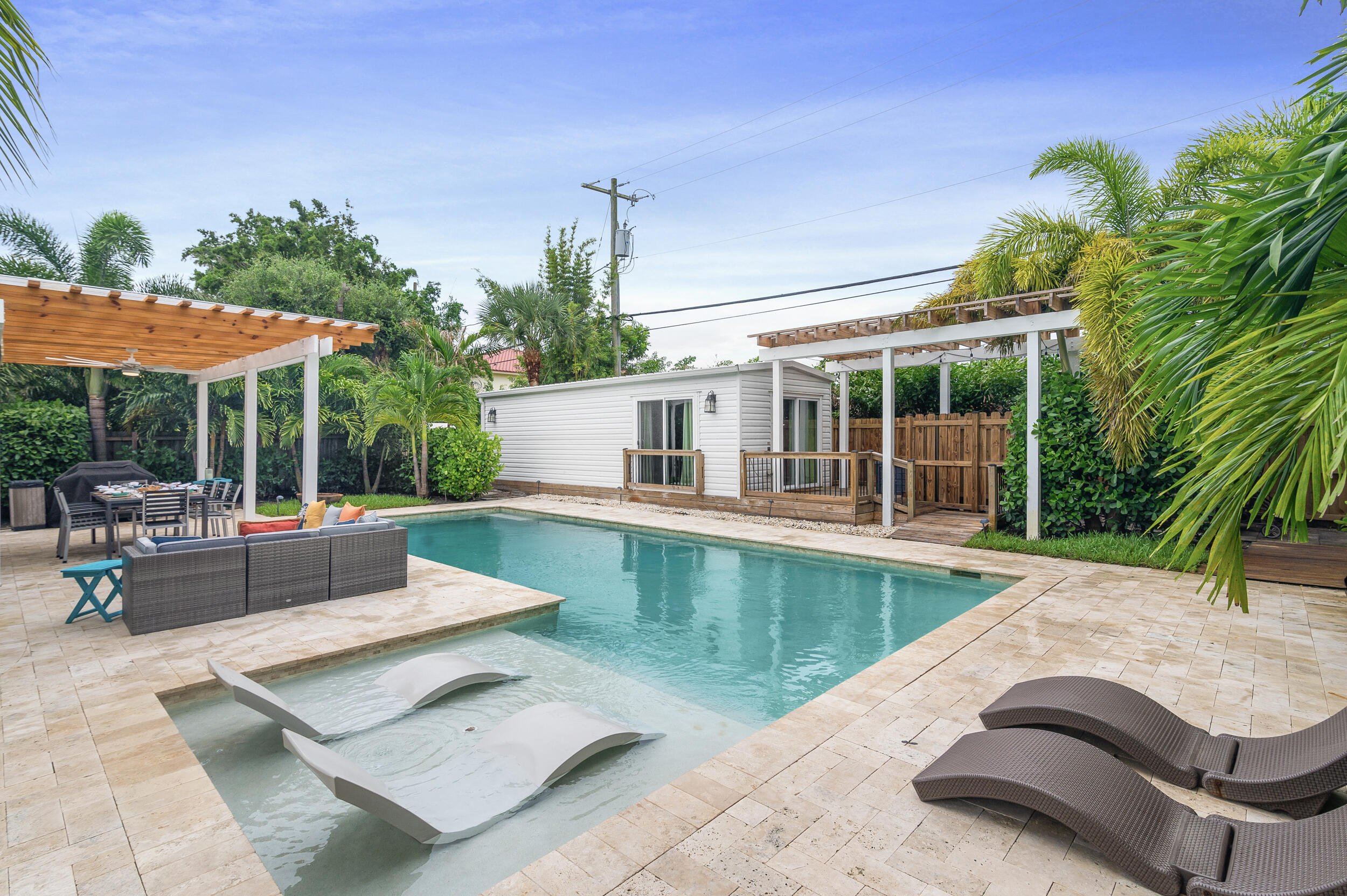 1601 S PALMWAY