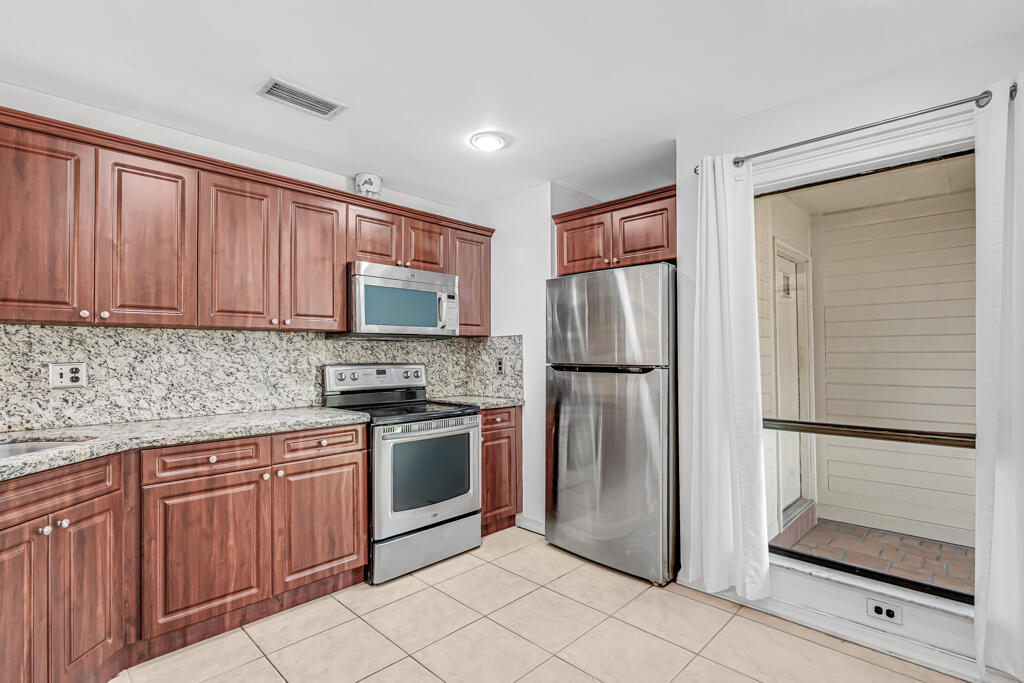 7828 ROBLE Lane