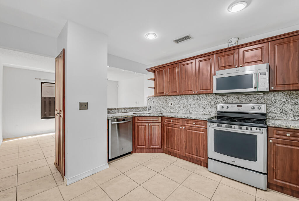 7828 ROBLE Lane