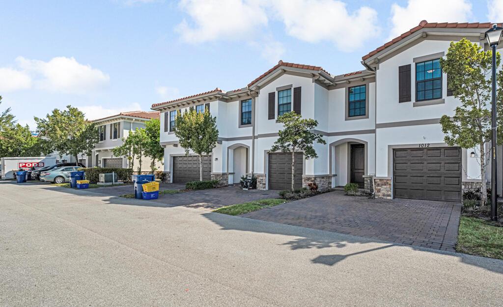 1012 Willow Place