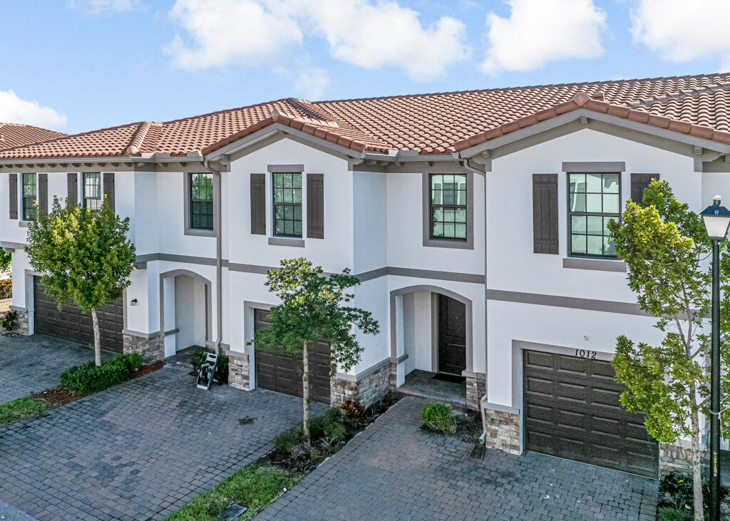 1012 Willow Place