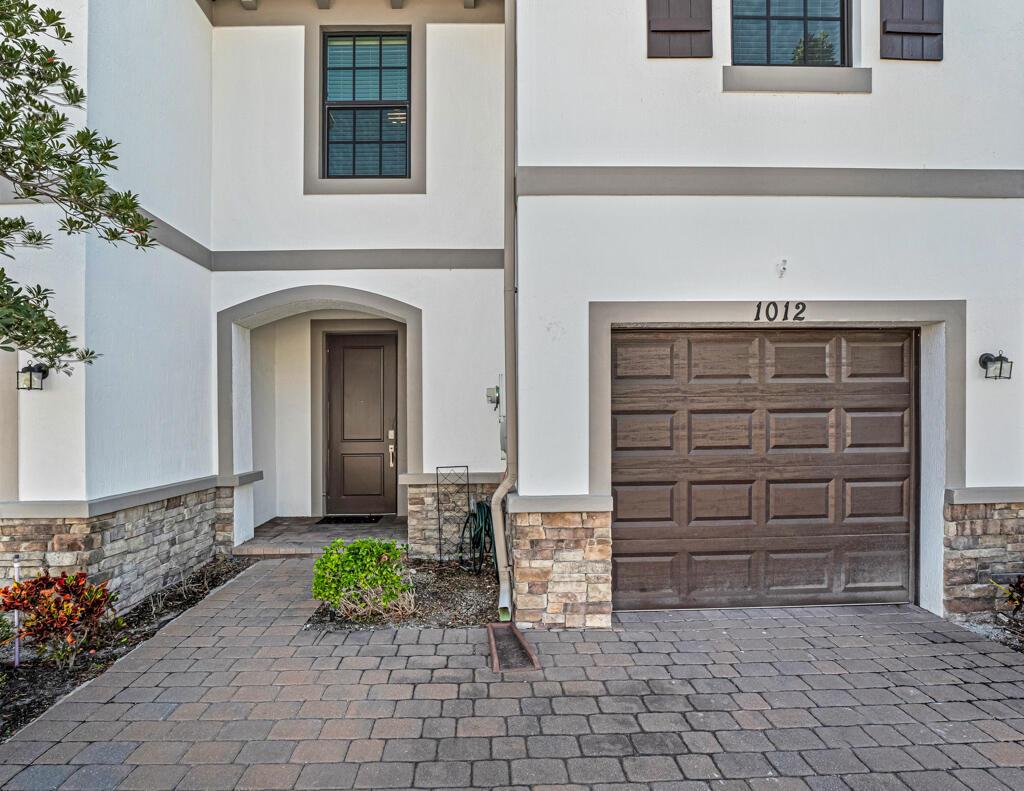 1012 Willow Place