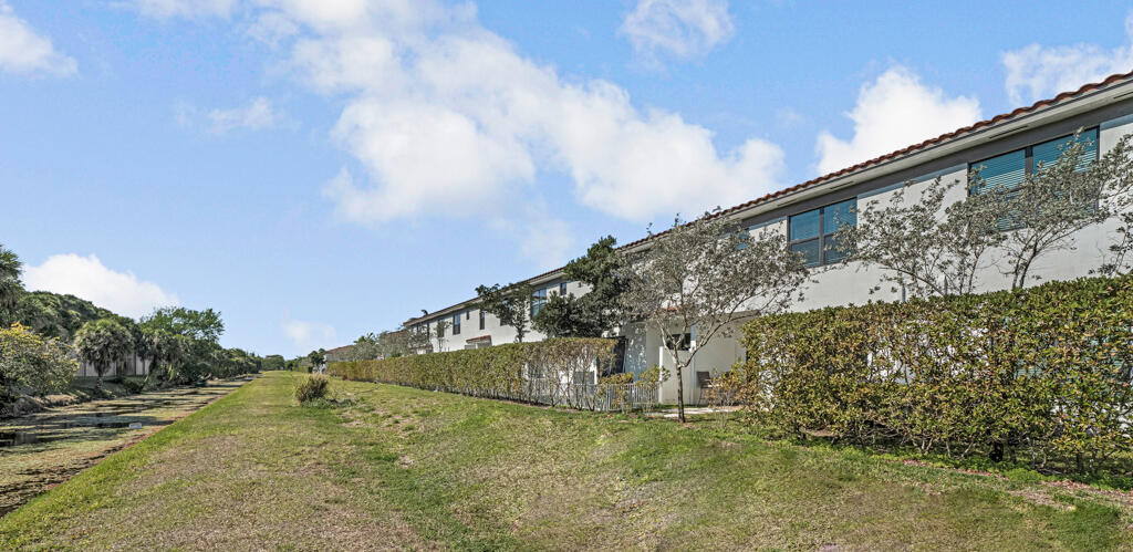 1012 Willow Place