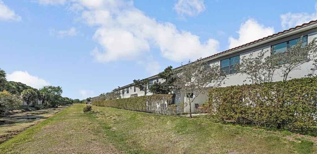 1012 Willow Place