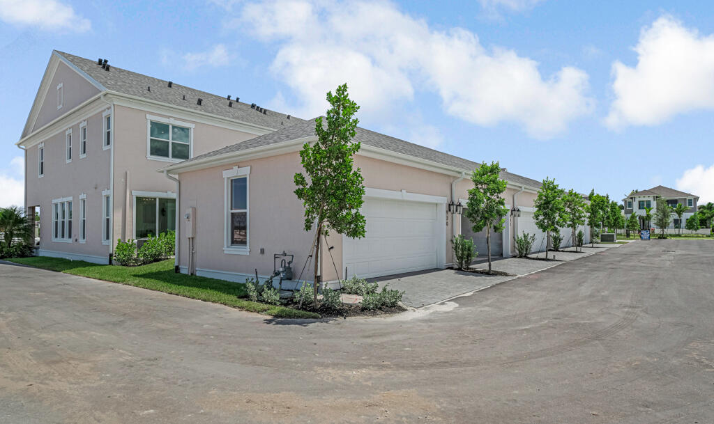 930 SW Prairie Avenue