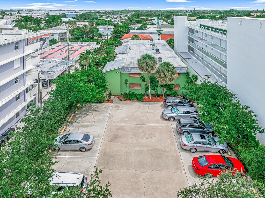 111 Lake Avenue 7