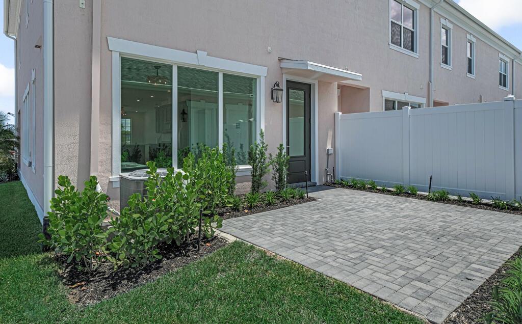 930 SW Prairie Avenue