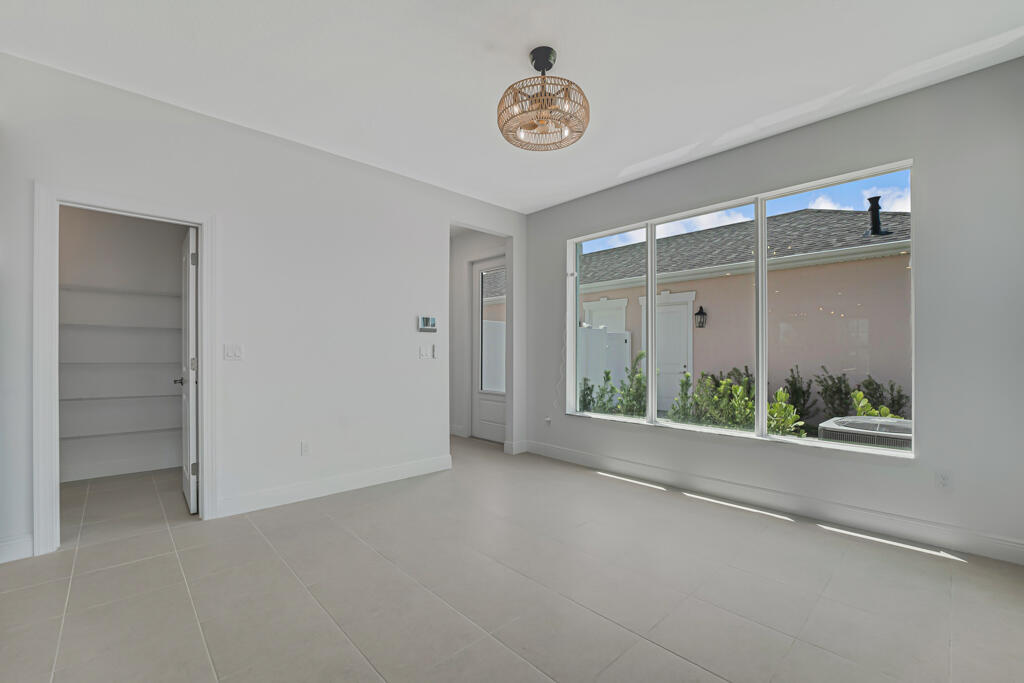 930 SW Prairie Avenue