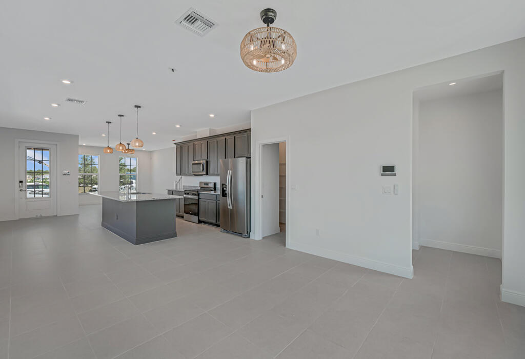 930 SW Prairie Avenue