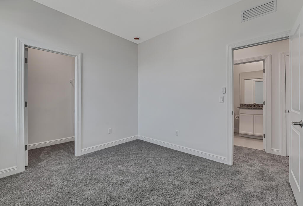 930 SW Prairie Avenue