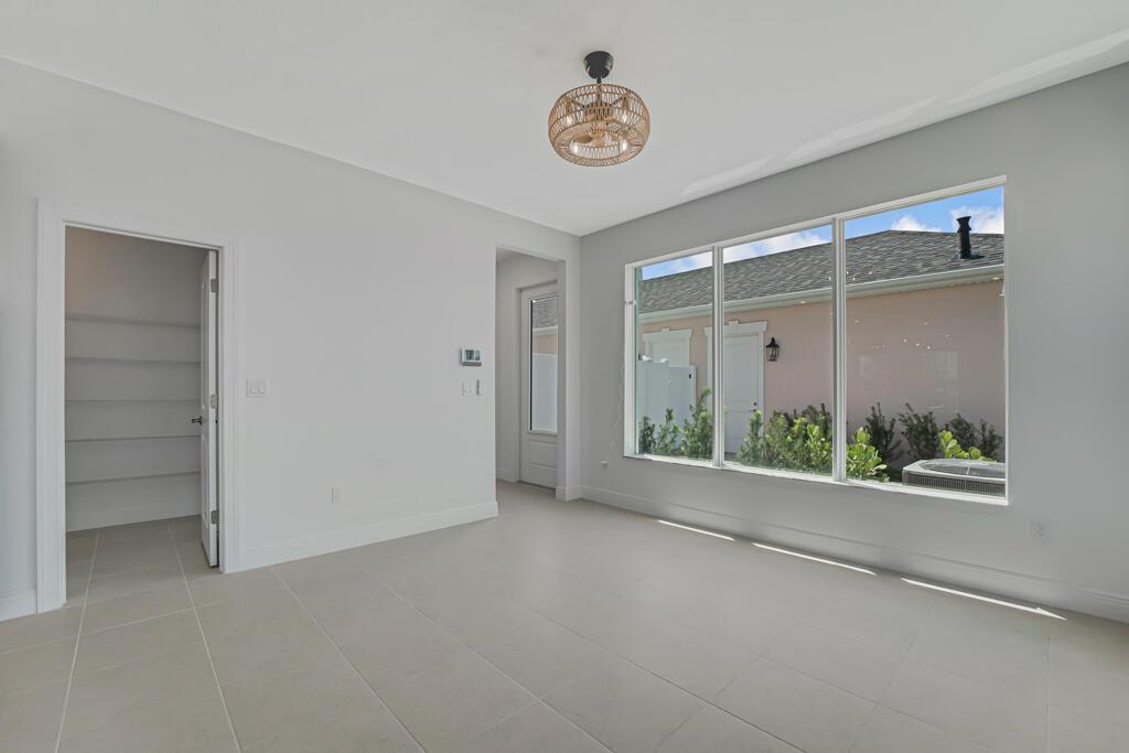 930 SW Prairie Avenue