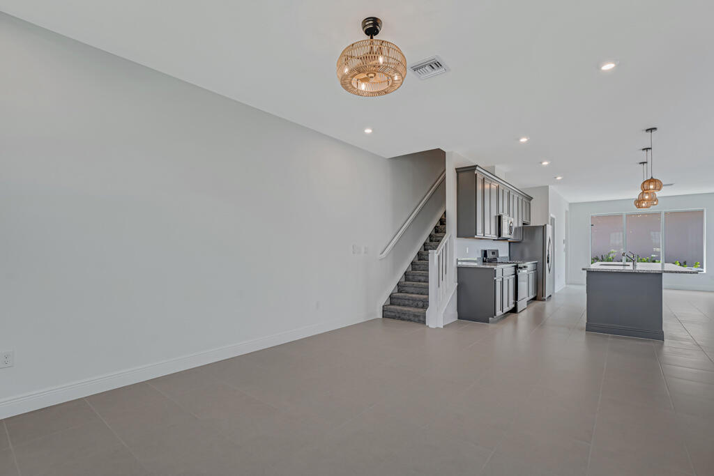 930 SW Prairie Avenue