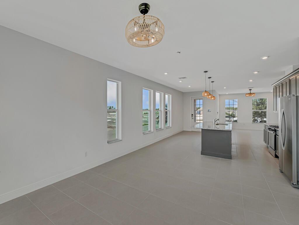 930 SW Prairie Avenue