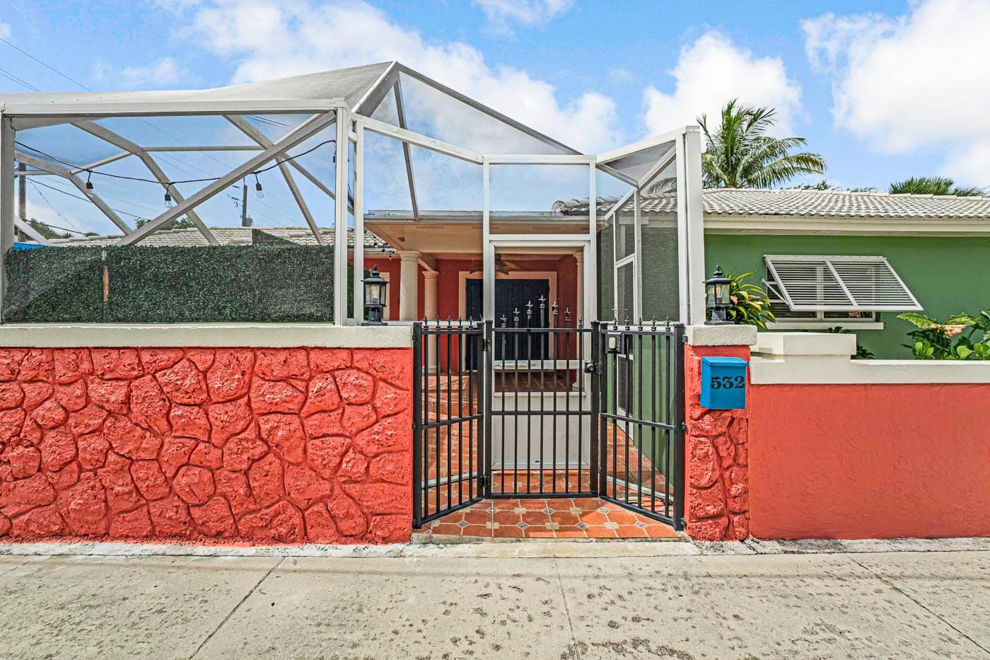 532 N Palmway