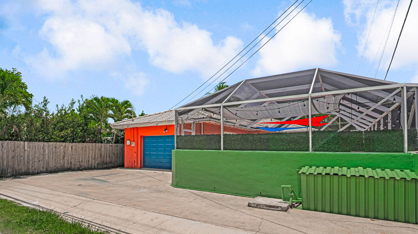 532 N Palmway