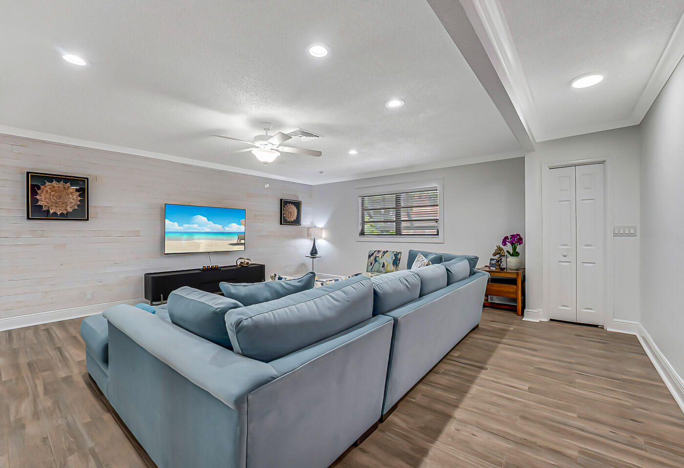 532 N Palmway