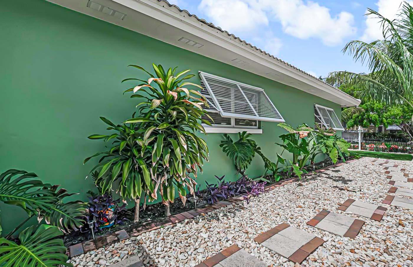 532 N Palmway