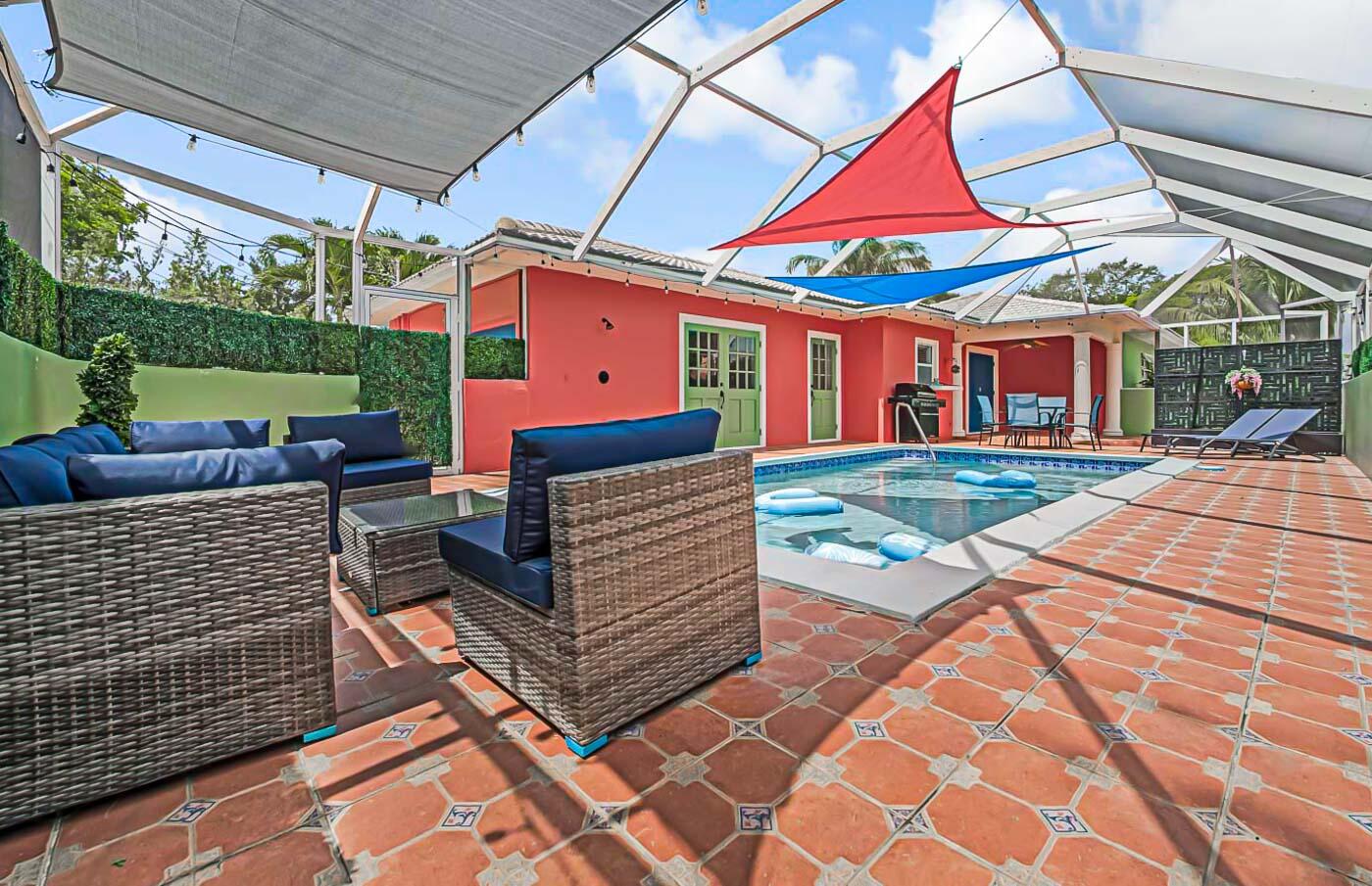 532 N Palmway