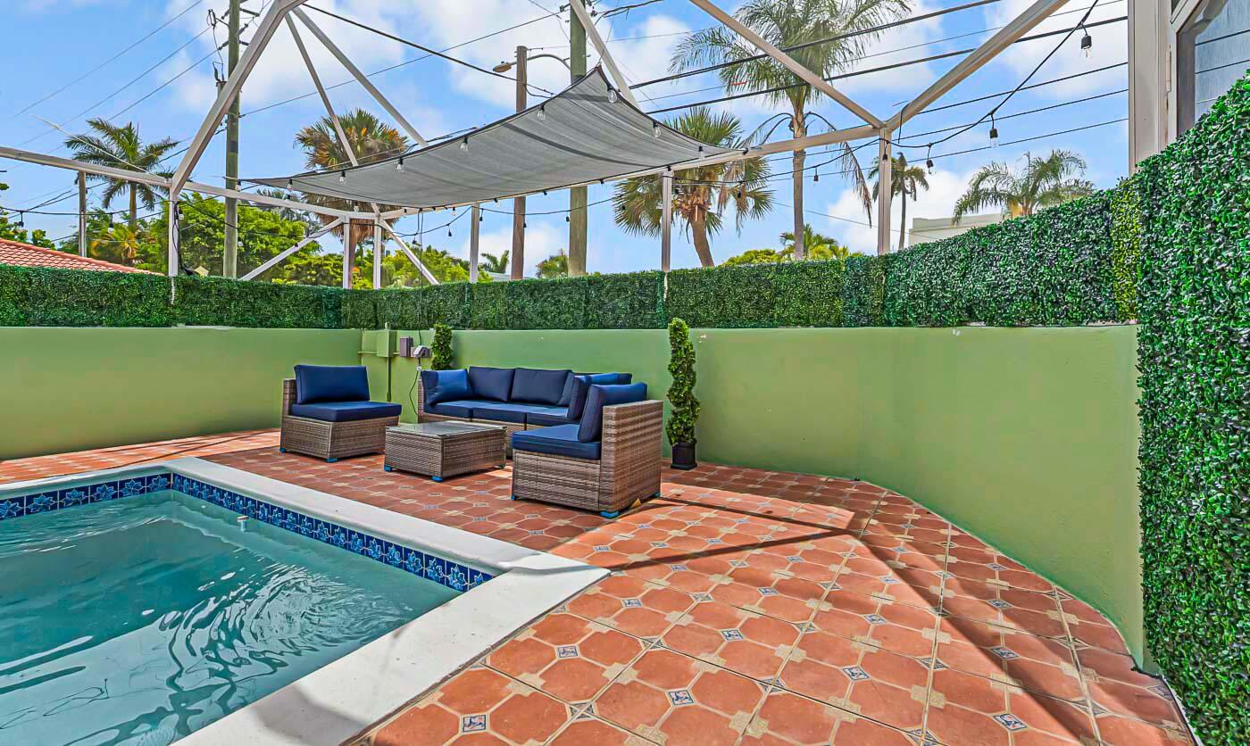 532 N Palmway