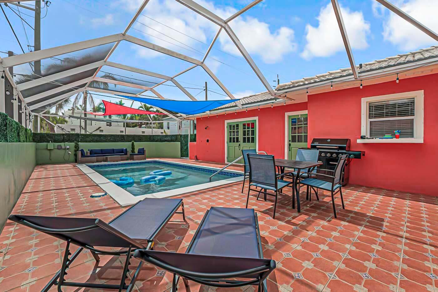 532 N Palmway