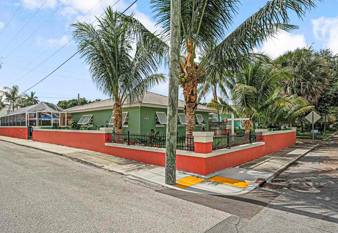 532 N Palmway