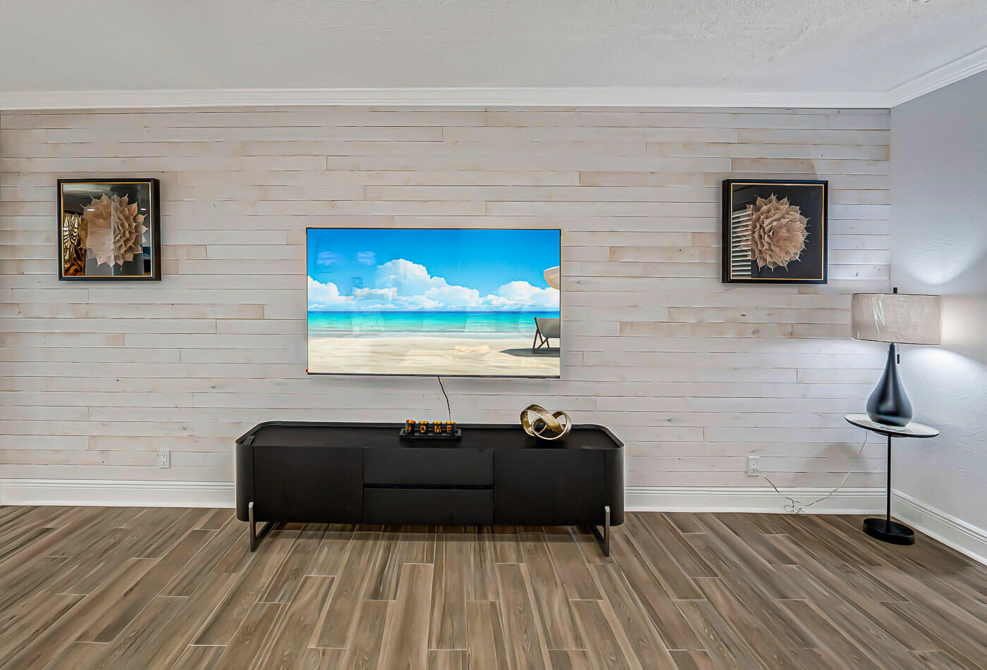 532 N Palmway