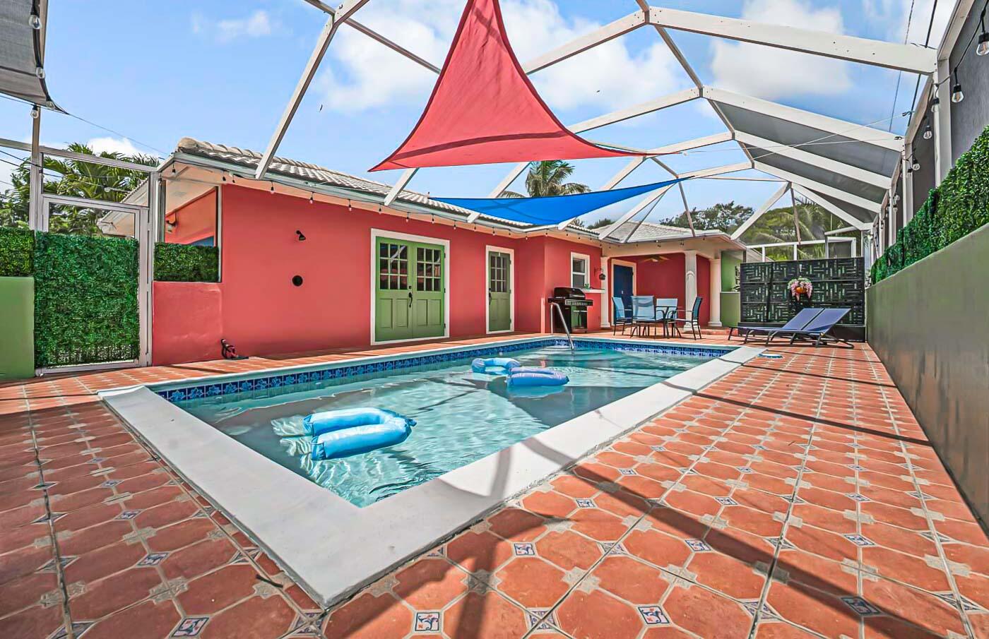 532 N Palmway