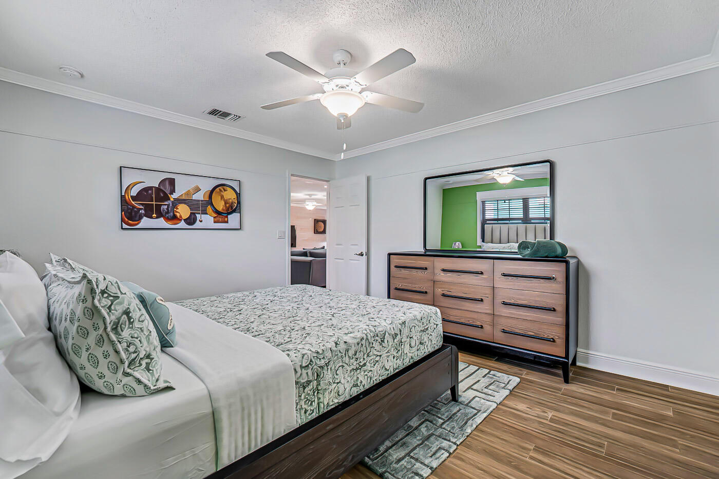 532 N Palmway