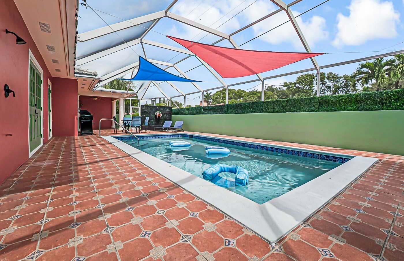 532 N Palmway