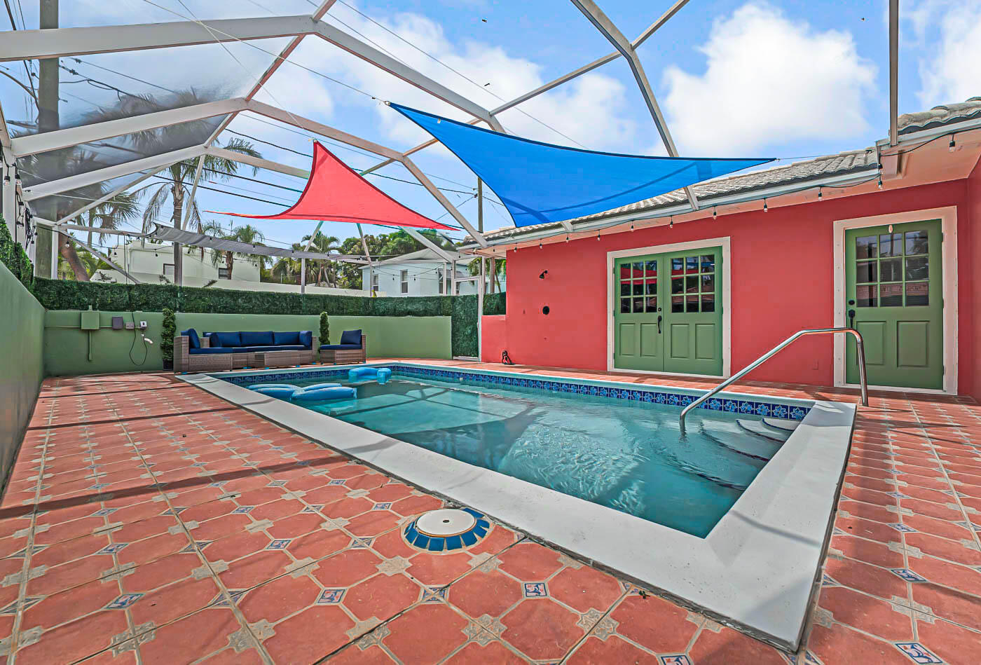 532 N Palmway