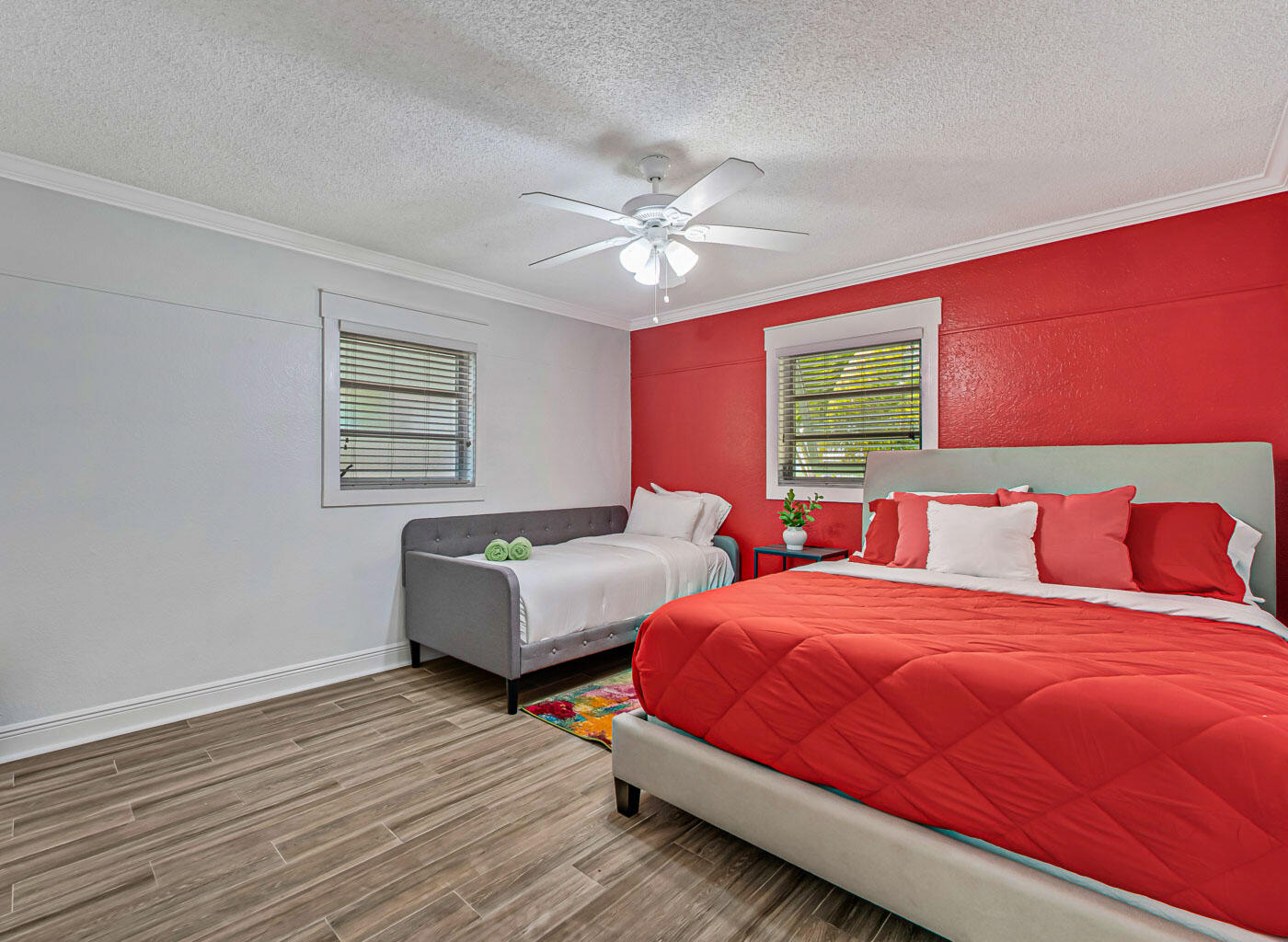 532 N Palmway