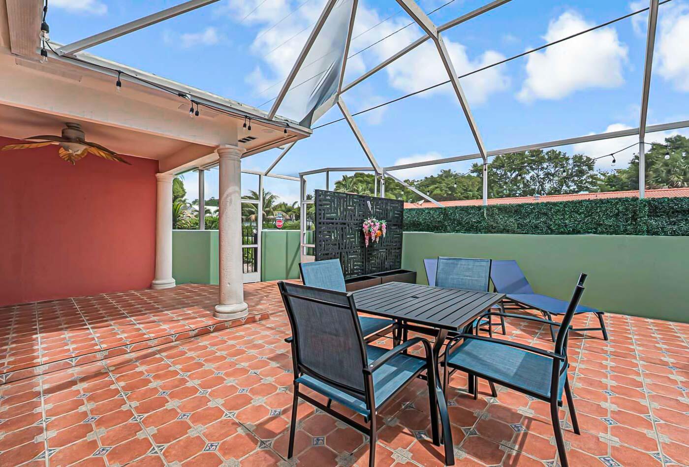 532 N Palmway