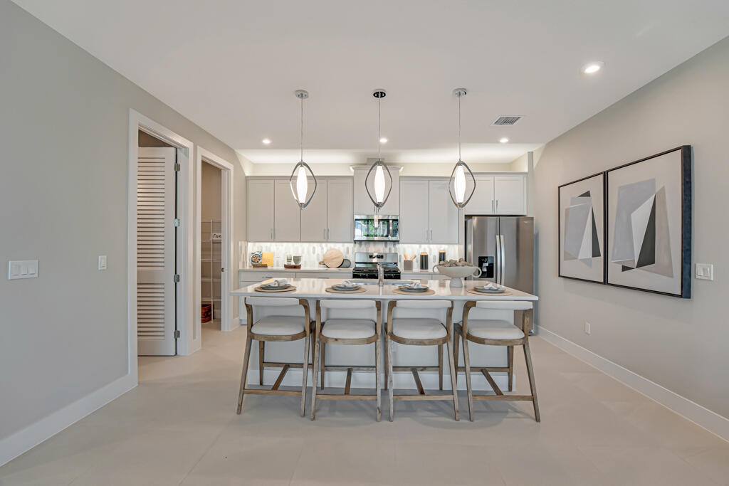 933 SW Prairie Avenue