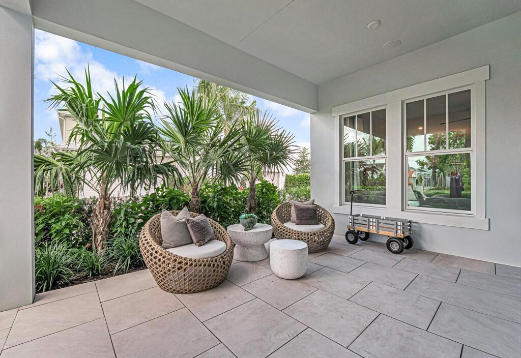 933 SW Prairie Avenue