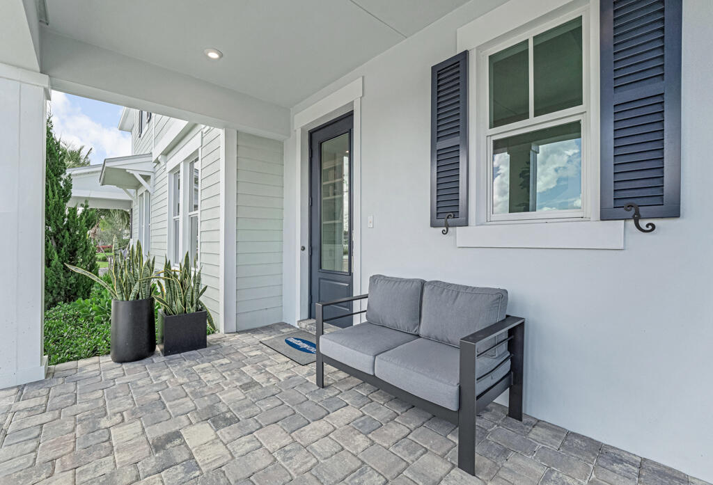 933 SW Prairie Avenue