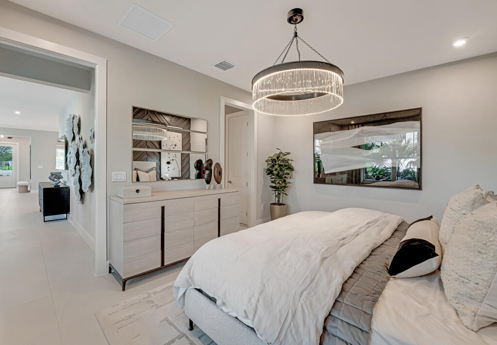 933 SW Prairie Avenue