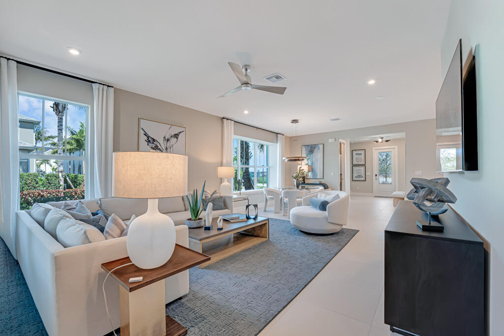 955 SW Prairie Avenue