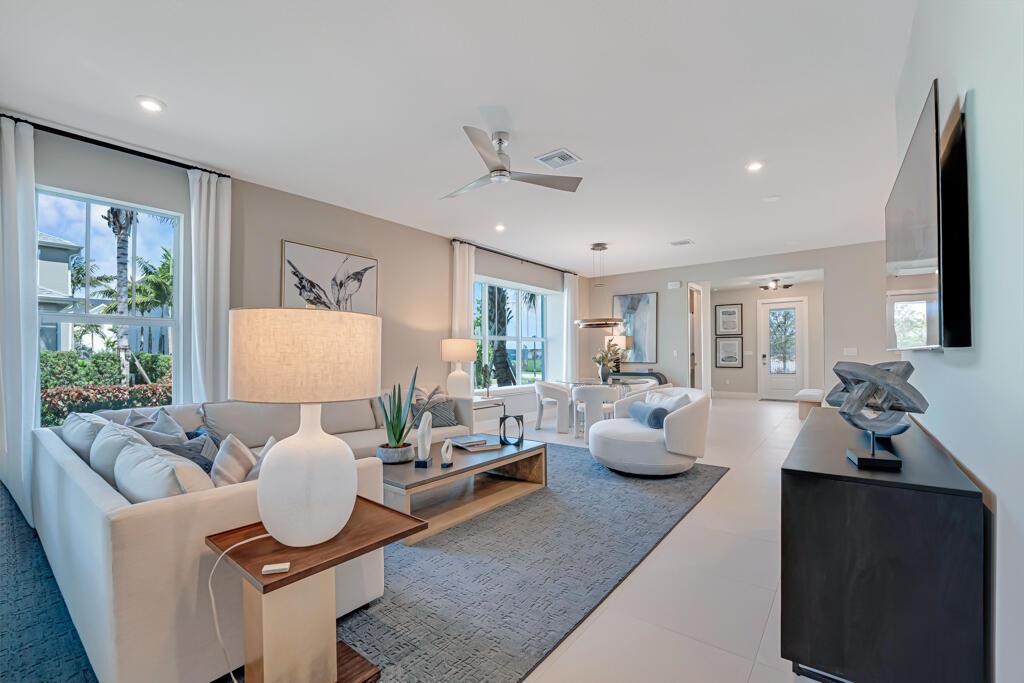 955 SW Prairie Avenue