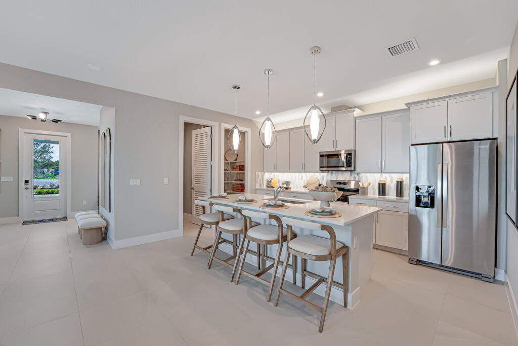 955 SW Prairie Avenue