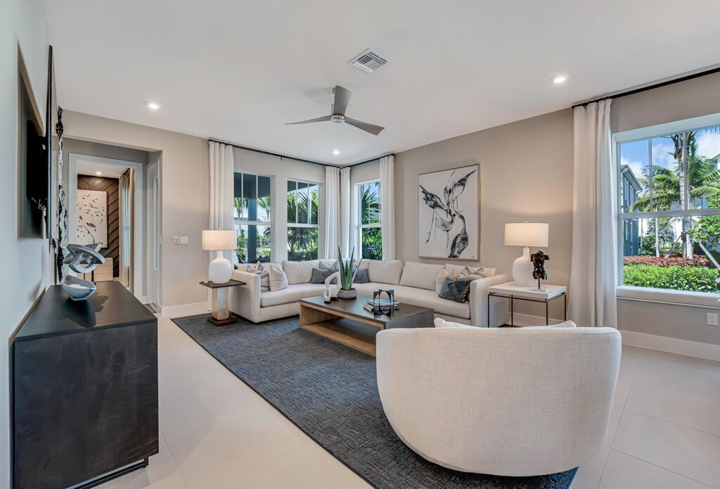 955 SW Prairie Avenue