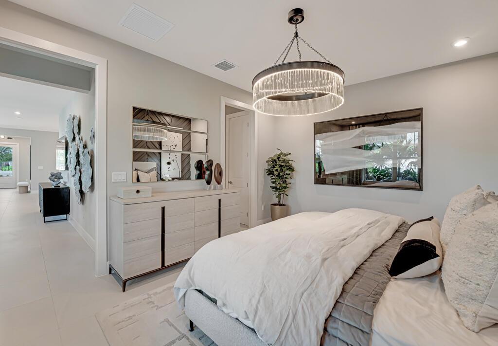 955 SW Prairie Avenue