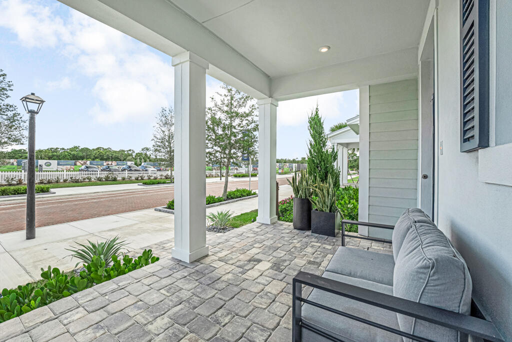 955 SW Prairie Avenue