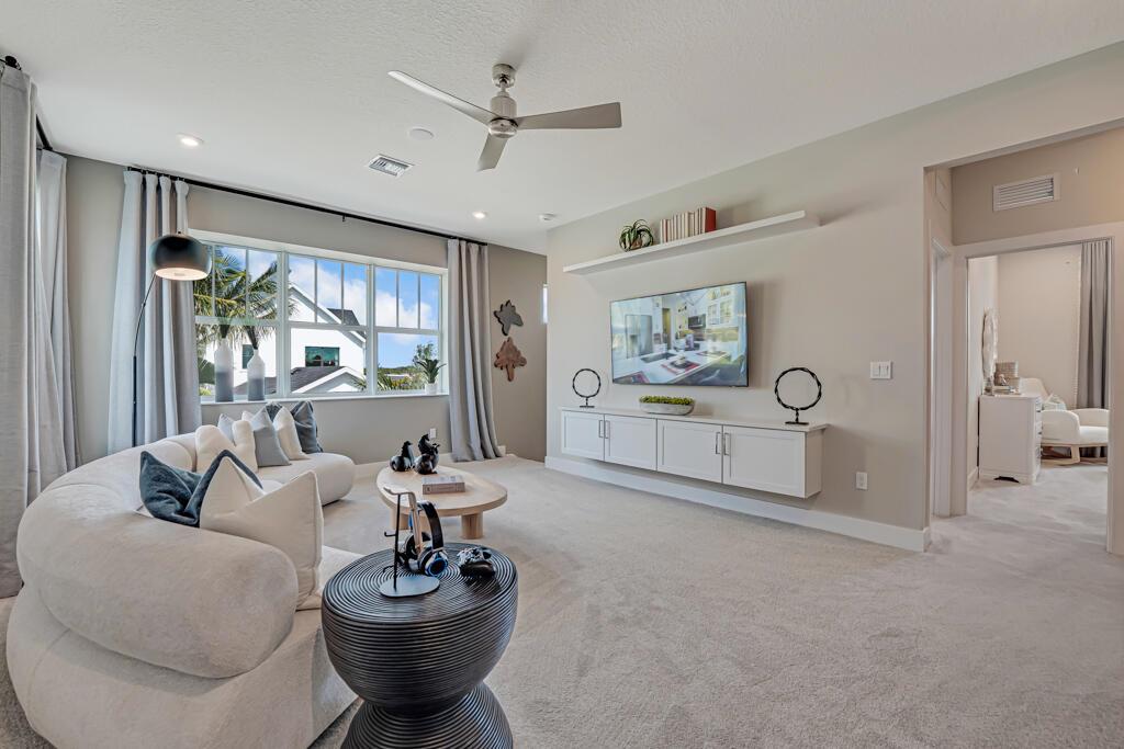 955 SW Prairie Avenue