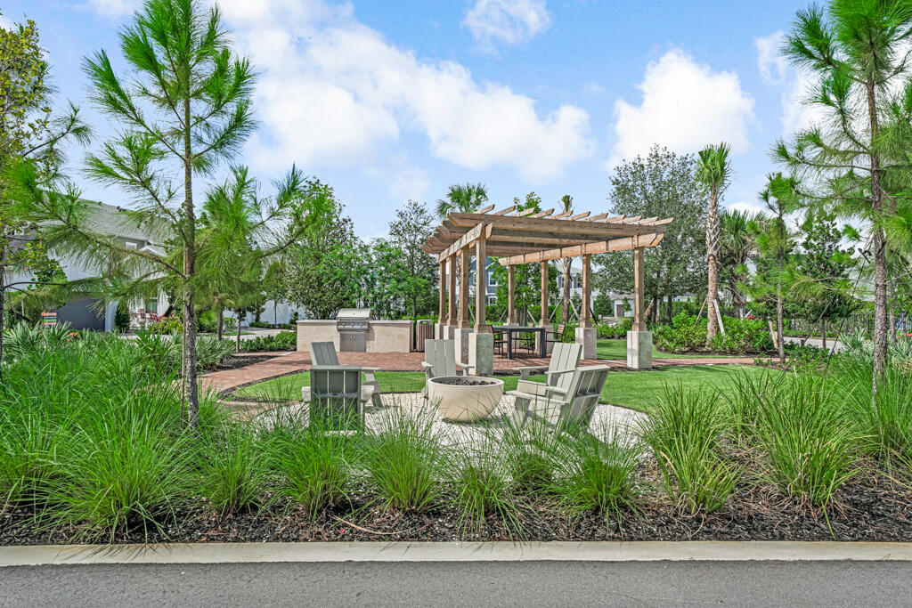 955 SW Prairie Avenue