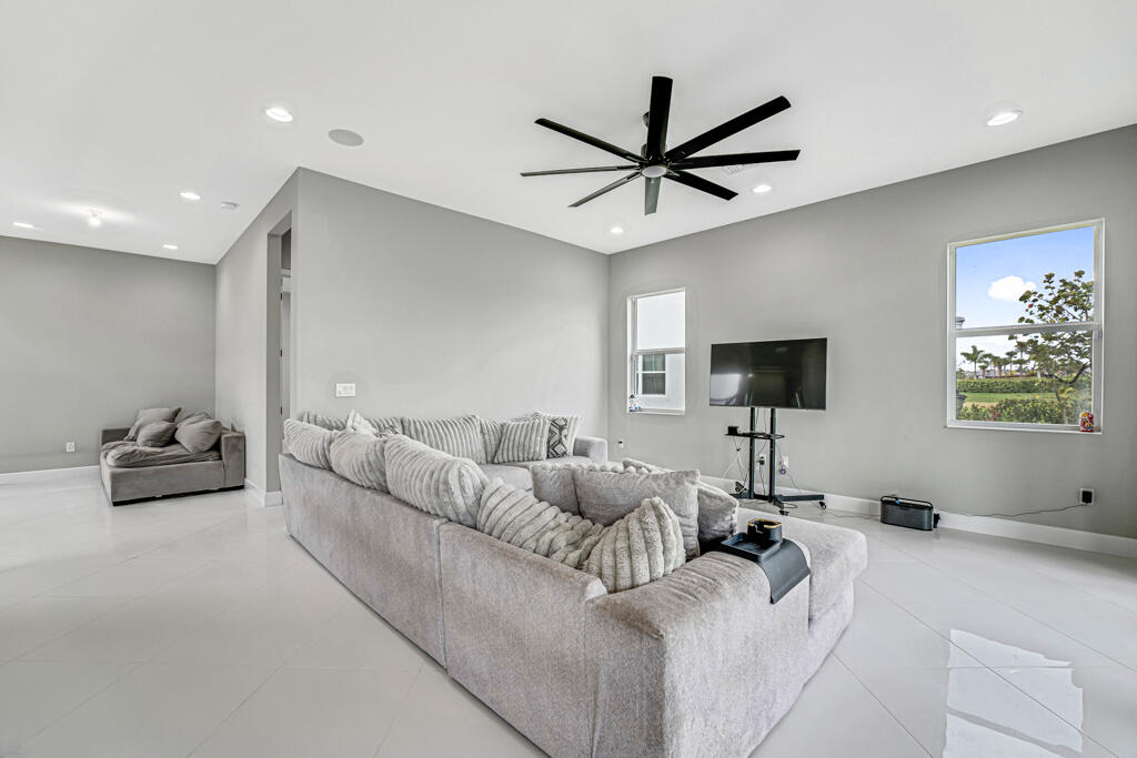 5482 Macoon Way