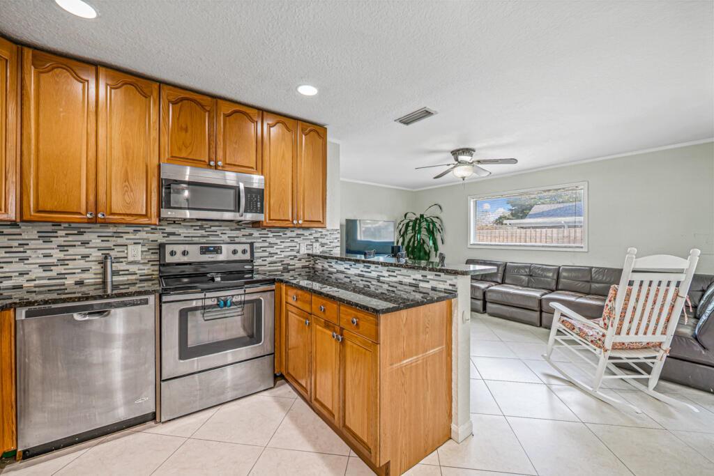 1242 Wyndcliff Drive