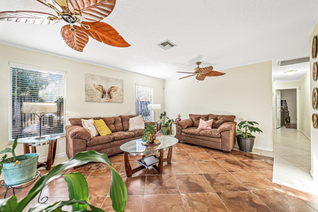 1242 Wyndcliff Drive