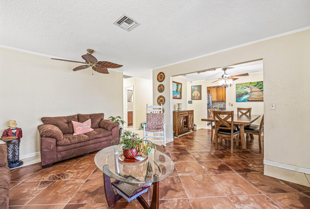 1242 Wyndcliff Drive