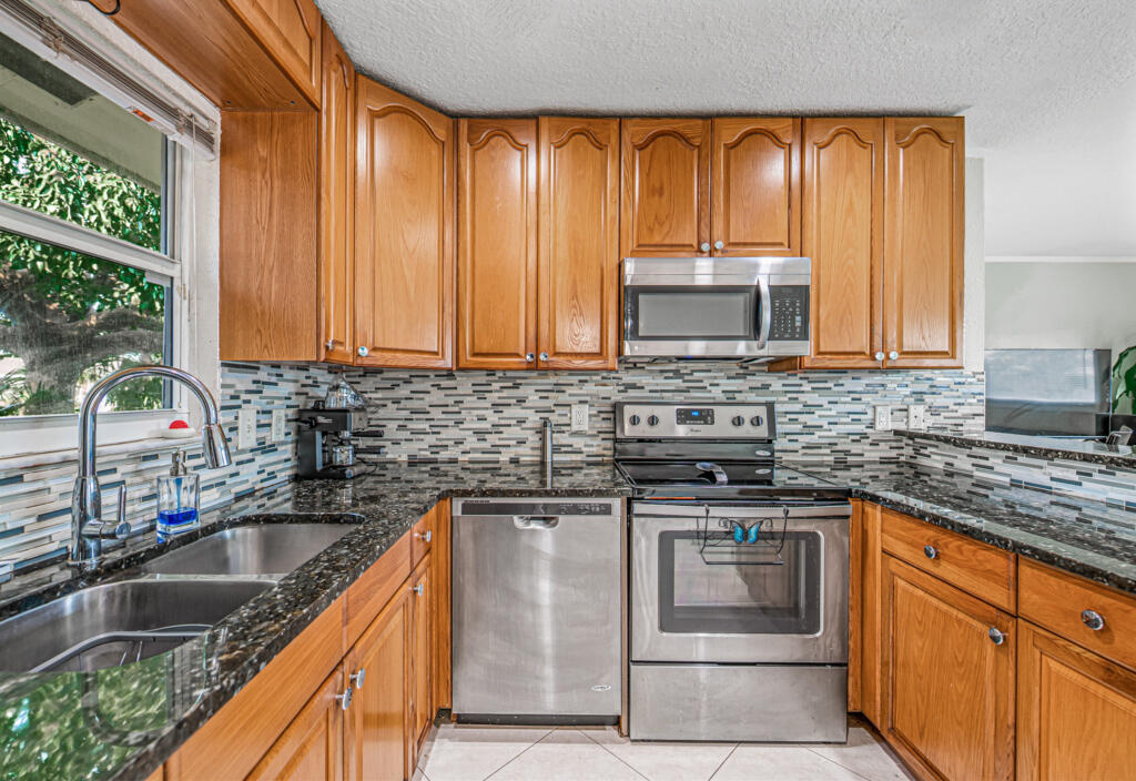 1242 Wyndcliff Drive