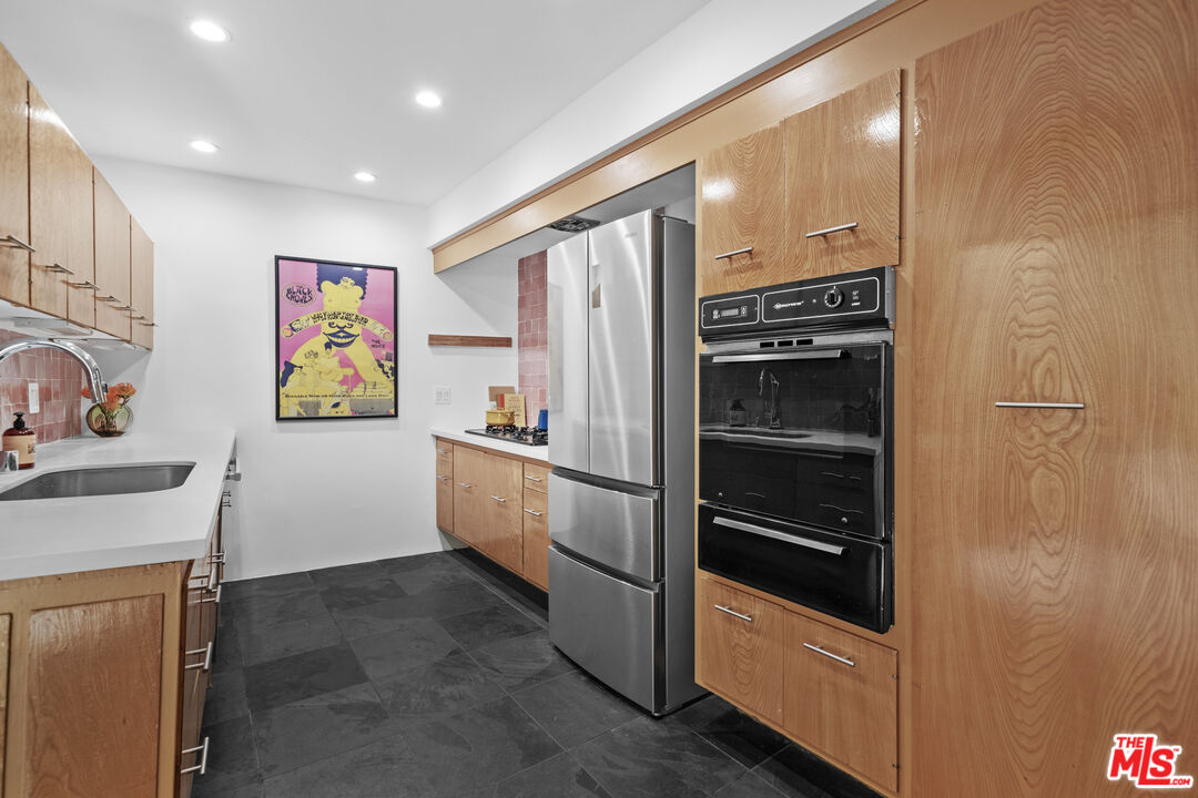 3625 Fredonia Dr Unit: 8